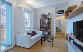 Bologna Saragozza District Apartment